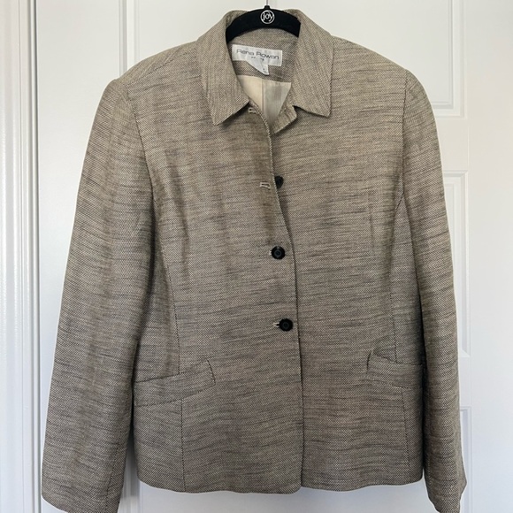 𝅺rena Rowen Women’s Beige Blazer Size 12P - Picture 1 of 5